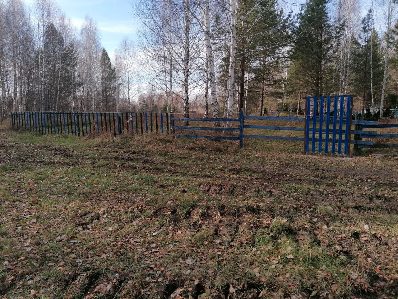 Расчистка и выравнивание поверхности на кладбище в с.Кип.